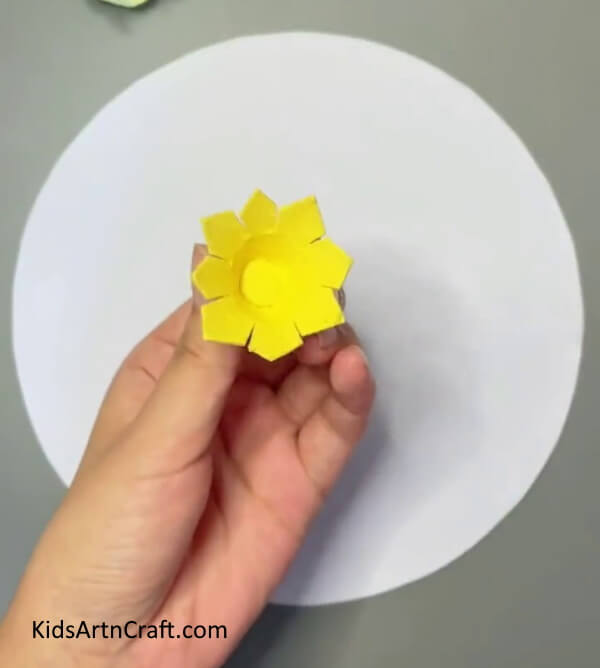Making Flower using Scissors- Get the Bees Tutorial to Create Egg Carton Flowers