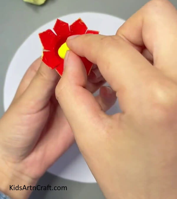 Take modelling clay- Bees Craft Tutorial will show you how to form Egg Carton Bouquets
