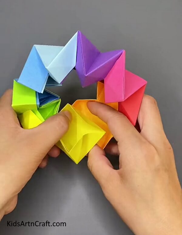 Join the End Craft Paper- Grasp the process of building an Origami Paper Ninja Star by means of this craft tutorial. 