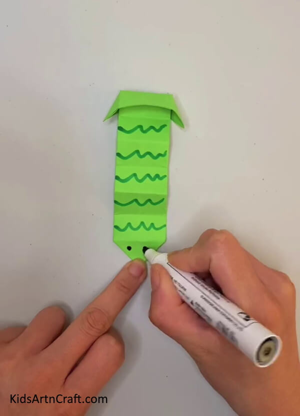 Detailing The Snake- Detailed tutorial for making an Origami Snake for children
