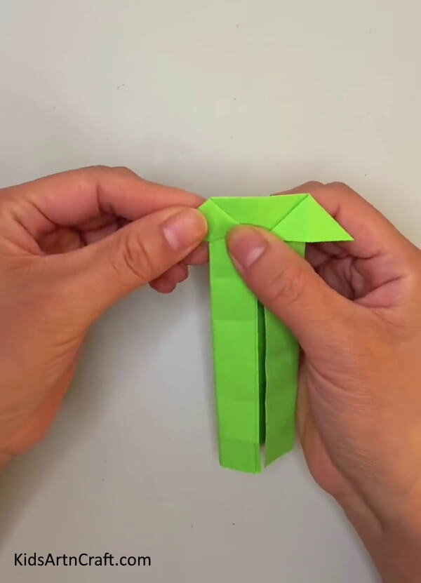Making Triangles Of The Squares-How to produce an Origami Snake Craft with detailed instructions 