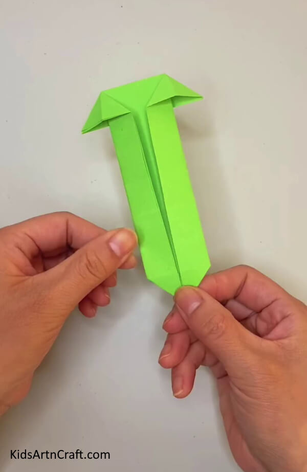 Forming An Arrow- Understand how to construct an Origami Snake Craft with ease