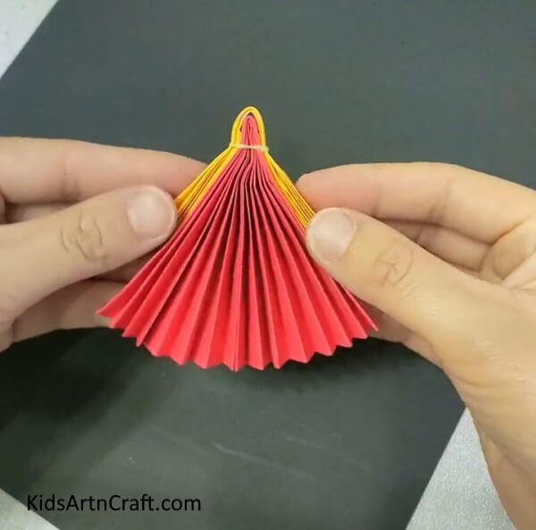 Spread The Fans After Tying The Rubber Band- Understand The Process Of Building A Paper Doll Toy Simple Crafting For Children