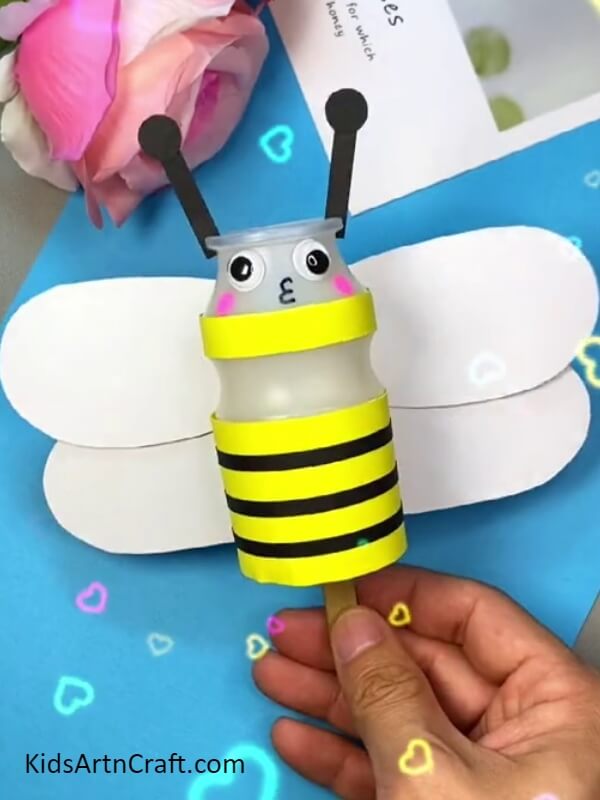 Tadda! Now Our Cute Buzzing Bee Organizer Is Ready- A how-to guide on creating plastic bottle bee artwork for youngsters.