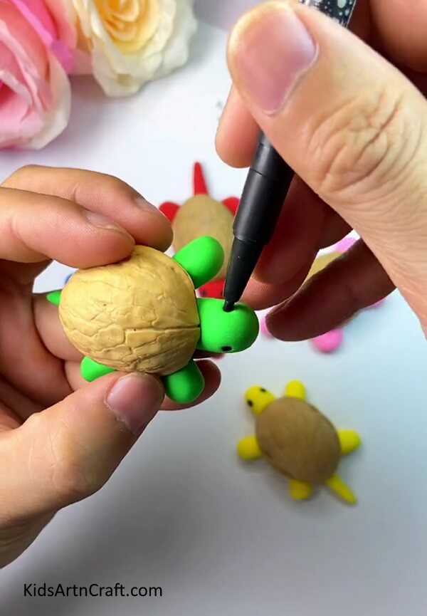 Make The Eyes Of The Turtle- Unravel the technique of crafting Walnut Shells and Clay Turtles