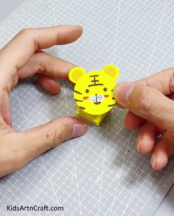 Pasting Tiger's Face over Folded Strips - Crafting a Mini Tiger Out of Paper Strips For Kids