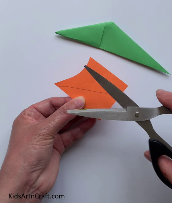 Cutting Beak - Making a Lovely Paper Bird Finger Puppet For Youngsters