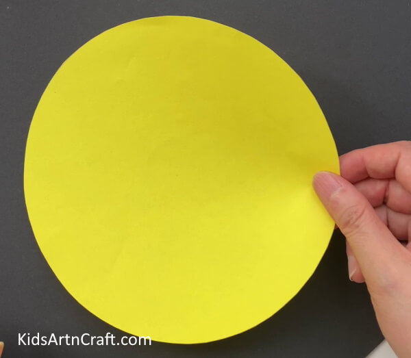 Cutting Out A Yellow Circle - Making a Paper Butterfly -- A Simple Guide for Children 