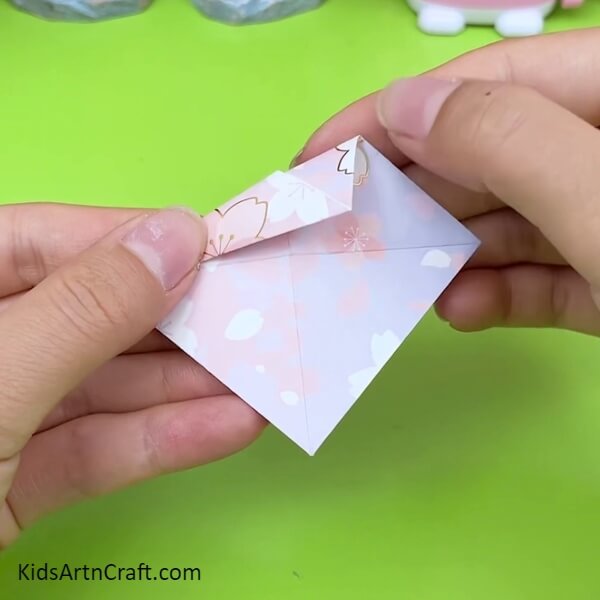 Turn Your Printed Craft Paper Upside Down for the Pretty Origami Umbrella- An Easy Tutorial for Crafting an Origami Umbrella with Kids 