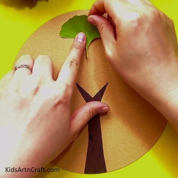 Pasting A Ginkgo Leaf-How to Make a Reasonable-Looking Tree via Leaves