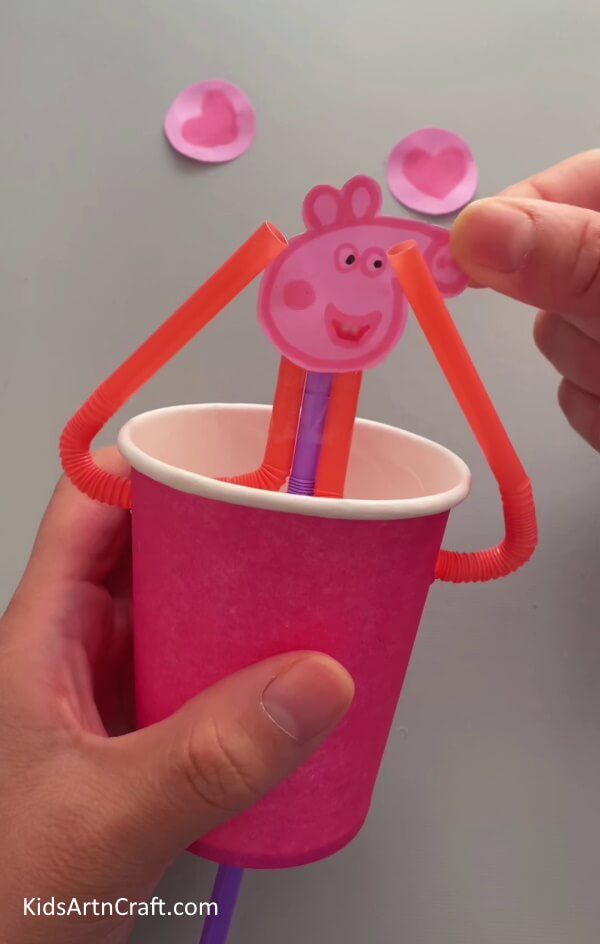 Making the Peppa Pig- This tutorial is designed to help kids make a Peppa Pig ornament from repurposed paper cups. 
