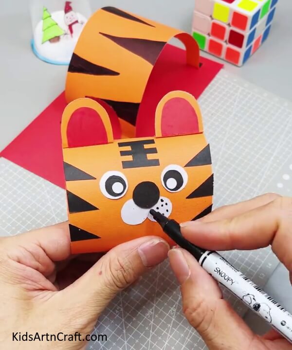 Drawing  Moustache Of Tiger - Learn how to assemble a paper tiger with this tutorial.