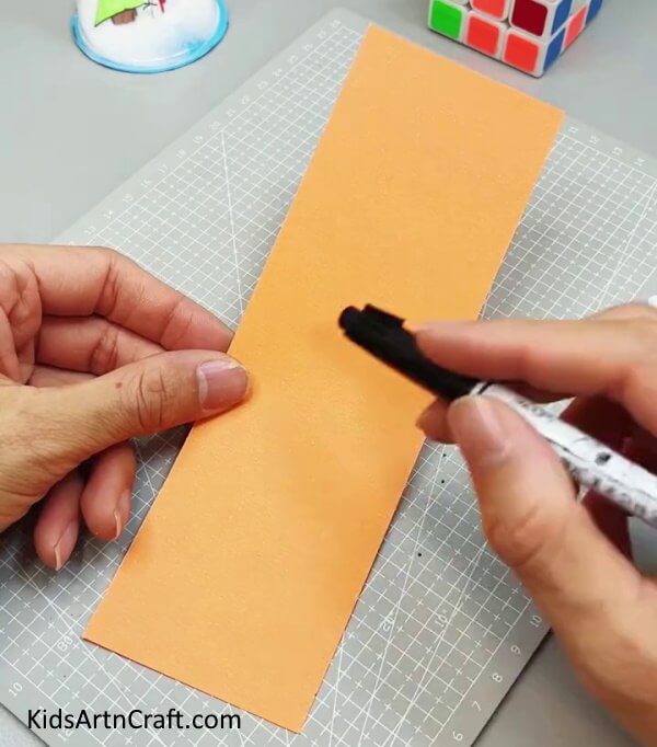 Taking  A Black Marker - Instructions on how to fashion a tiger with paper, step-by-step