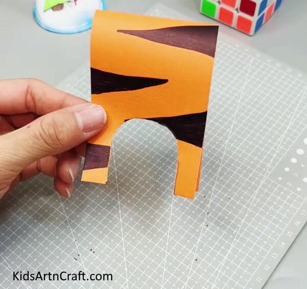 Cutting Out A Semi Circle - This tutorial walks you through how to make a tiger out of paper