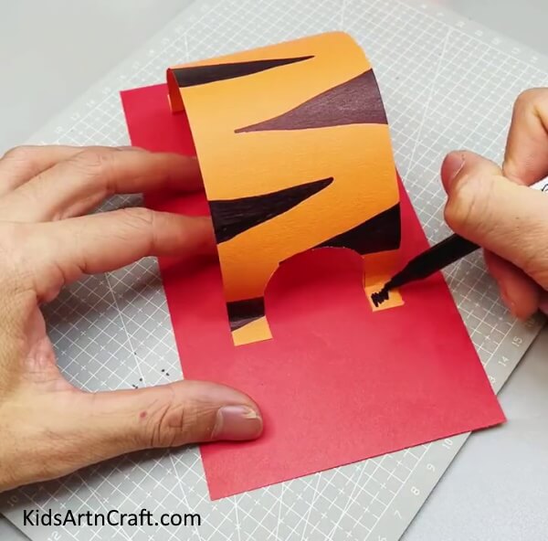 Making Legs Of Tiger - This guide will teach you how to assemble a paper tiger