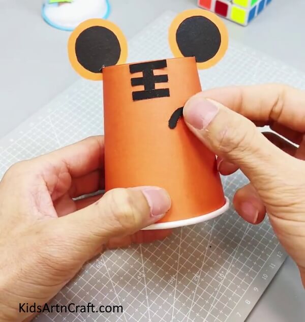 Making Eyes - Constructing a Tiger with a Paper Cup - A Simple Tutorial for Children 