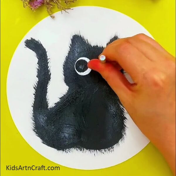 The white in the eye- Lovely Kitty Artistry Instructions And Steps For Little Ones