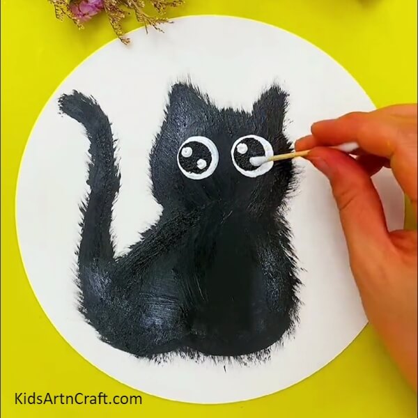 Glitter in the eyes- Charming Cat Painting Techniques And Directions For Youngsters