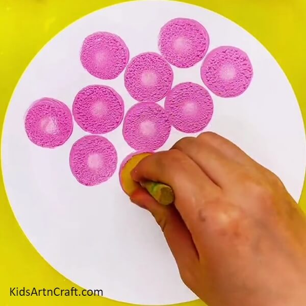 Make More Circles With A Big Mop Brush-Producing a Rose Bouquet Artwork For Novices 