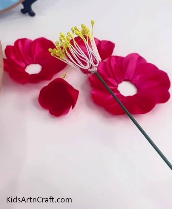 Making The Center Of The Flower-Tutorial for Constructing a Artificial Flower Craft for Beginners