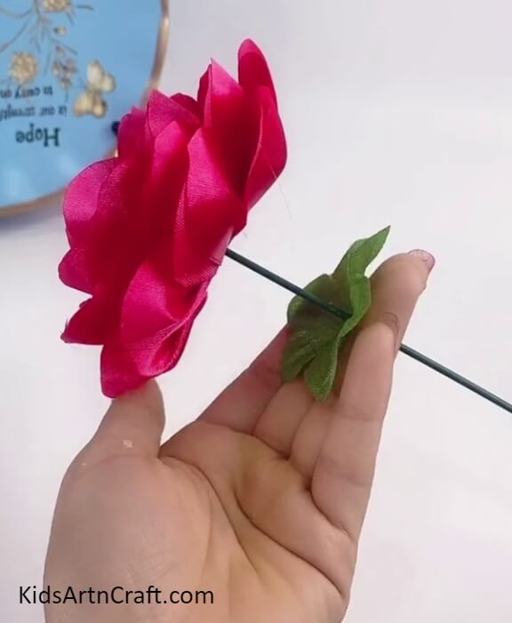 Adding Leaves And Sepal-Step-by-Step Manual For Creating Fake Flowers For Kids