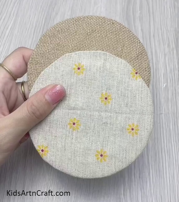 Covering The Lids With Jute Fabrics - Tutorial On How To Create A Jute Basket For Little Ones