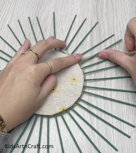 Starting To Weave With A Jute Rope - Outstanding Tutorial On How To Make A Jute Basket For Kids