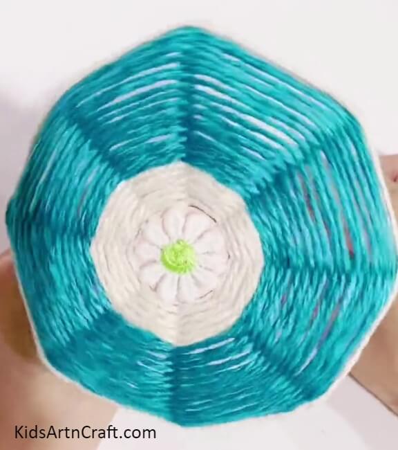 Your Weaving Umbrella Is Ready - Elegant Thread Twisting Umbrella Feature Art Form Embellishment For Minors 