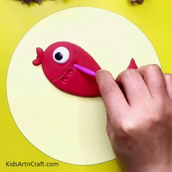 Making Scales Over The Fish's Body-Colored Clay Craft