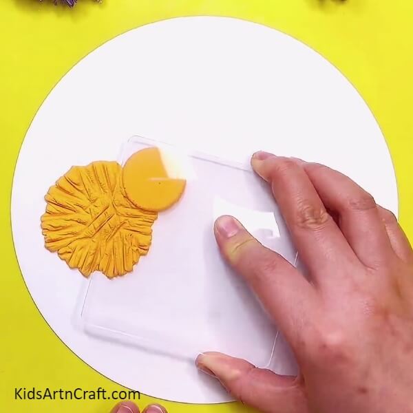 Making The Head Of The Chick-Step-by-Step Directions for Clay Chick Craft Art
