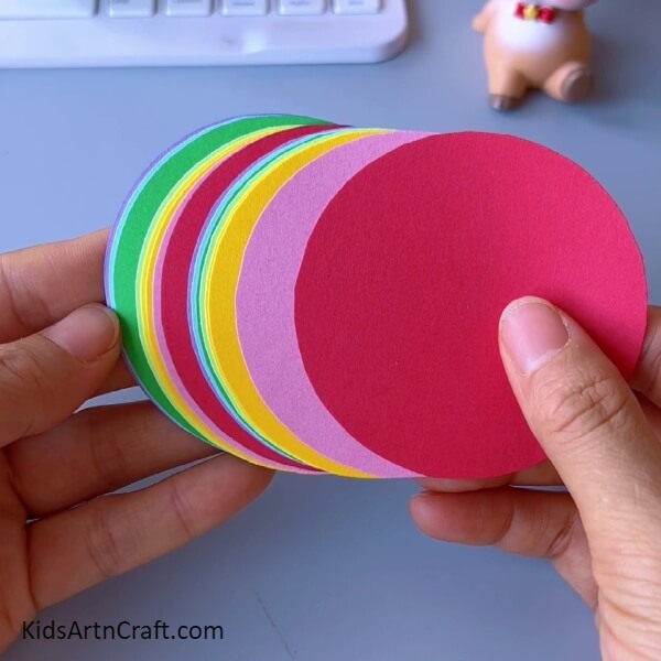 Cutting circles- Beginner tutorial of artwork to create a Colorful Paper Quarters craft