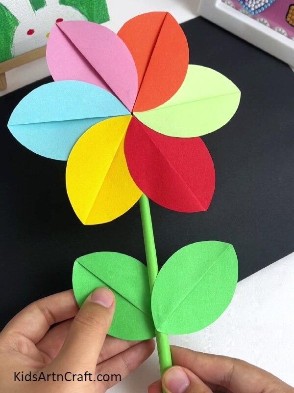 Finishing The Flower-Craft project for amateurs using colorful flowers to make a pinwheel shape