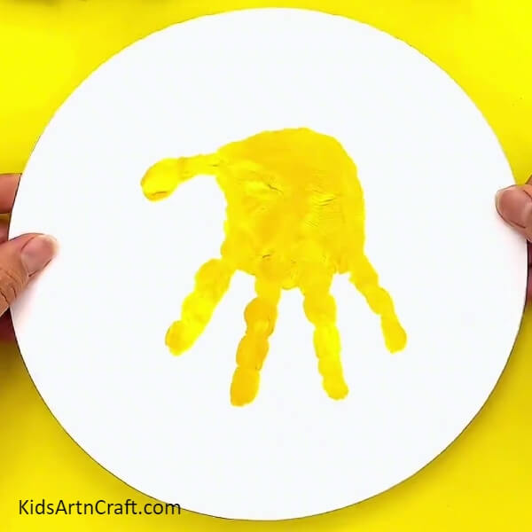 Flipping The White Circle-Imaginative Giraffe Handprint Artwork Thought For Novices-