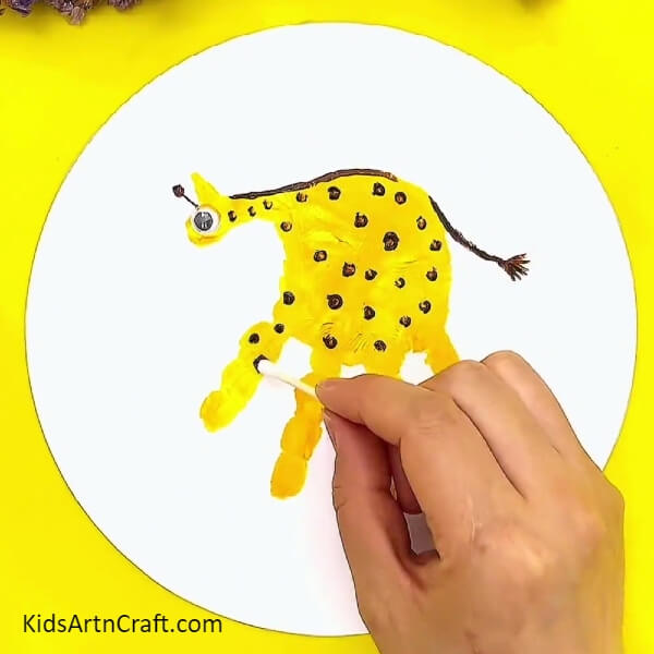 Making The Brown Spots-Artistic Giraffe Handprint Picture Inspiration For Beginners-