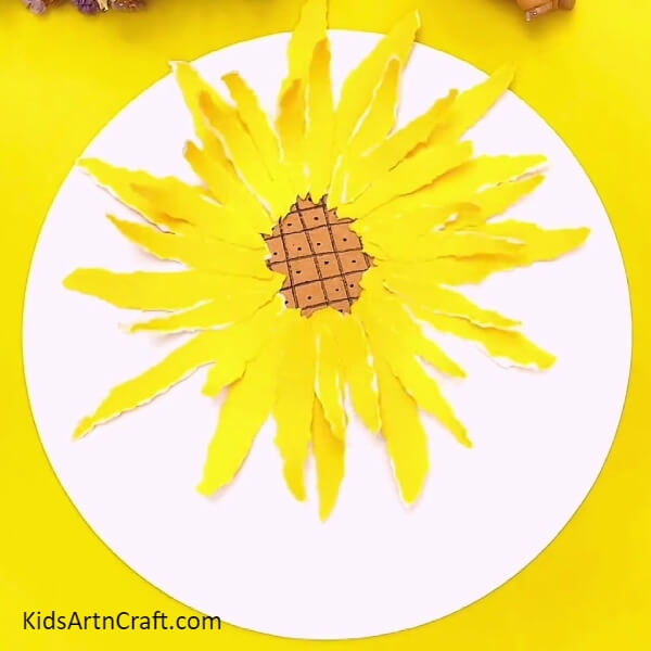 Completing The Layer Of Petals- A great paper sunflower craft idea for those just beginning 