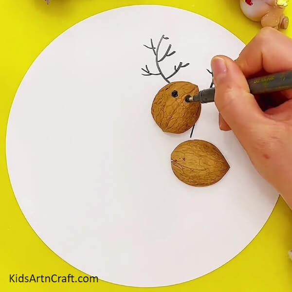 Draw Eyes For Your Reindeer-Crafting Ideas With Used Items For Kids