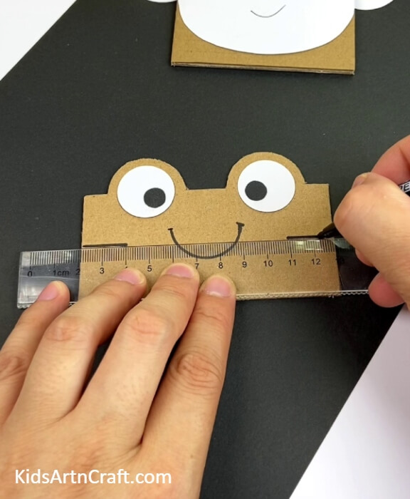 Drawing Fingers Of The Frog-Step-by-Step Guide for Crafting Cute Animal Faces with Cardboard