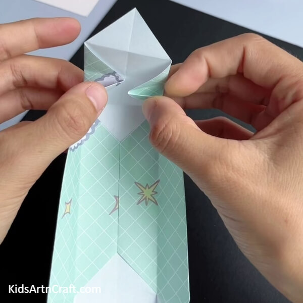 Pushing In On The Marks Of The Folds-Origami Paper Craft Turtorial For Beginners
