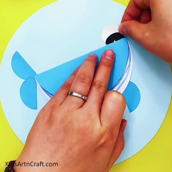 Making Eye Of Whale- Follow These Steps to Form a Delightful 3D Paper Whale 