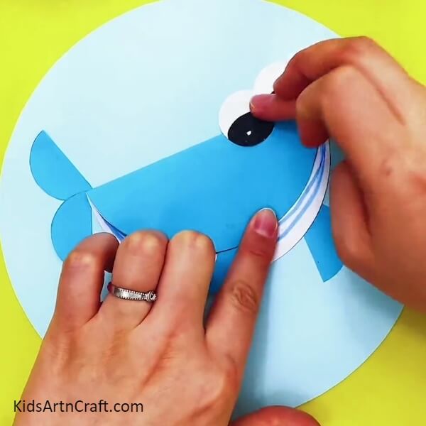  Pasting The Other Eye- Clear Directions for Making a Pleasant 3D Paper Whale 