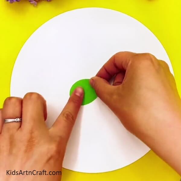 Pasting A Leaf-Clay Ladybugs Craft Step-by-step Tutorial For Kids