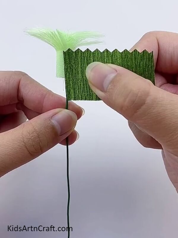 Let's make the sepals of the flower- Detailed Instructions for Making Ribbon Flowers from Scratch