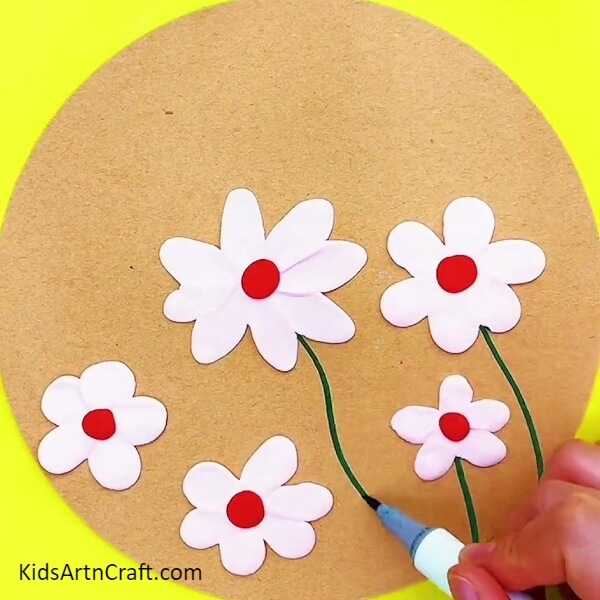 Make stem with green marker/sketch pen- Get Started with this Simple Clay Garden Project 