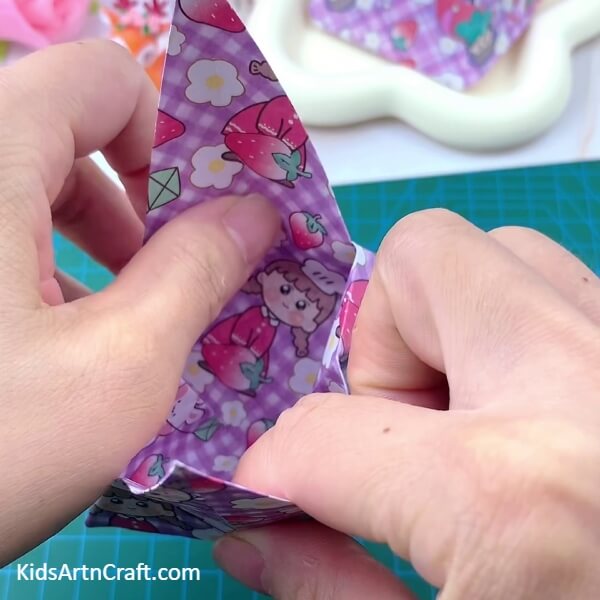 Opening your paper basket- This tutorial simplifies the process of making a Paper Basket Origami for children.