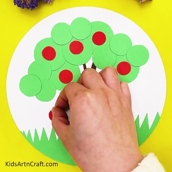 Stick more red circles from glue- Creating a paper circle apple tree craft made easy by this tutorial