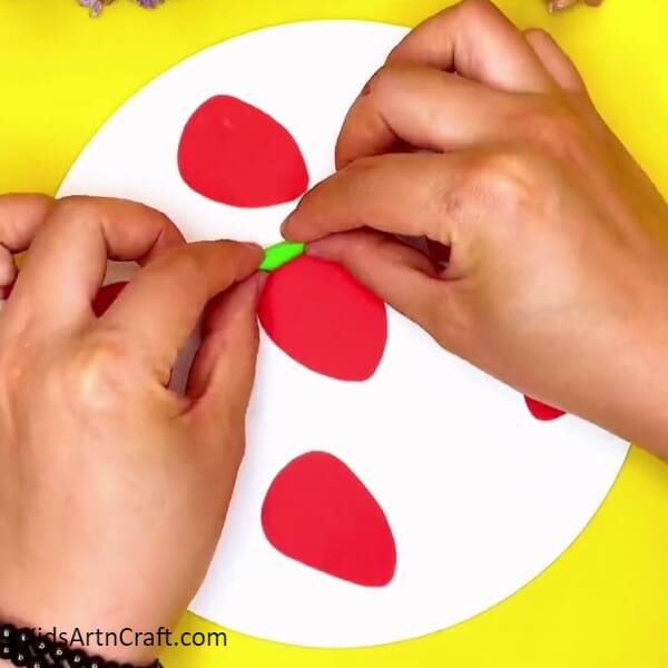 Making Strawberry Crown Stem- Step-by-Step Instructions for Crafting Strawberries with Youngsters 