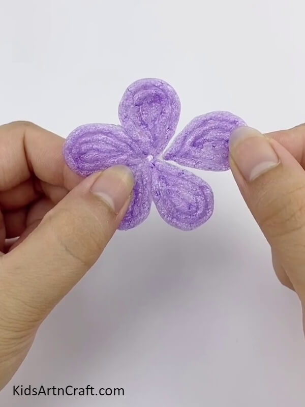 Make A Flower With The Long Pieces Of Fruit Foam- Fashioning a Wall Decoration Using Fruit Foam and Chopsticks 