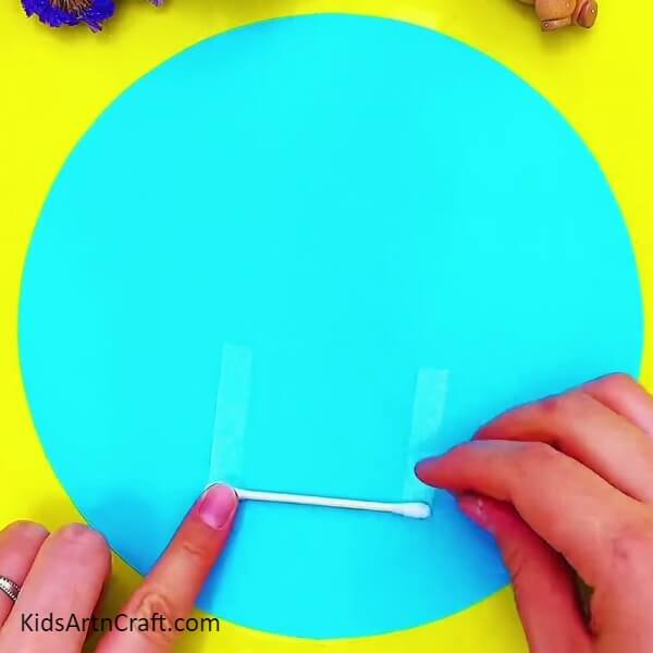 Start By Sticking The Double-sided Tape And Then Onto Cotton Buds-Adhering The Adhesive Tape To Cotton Swabs