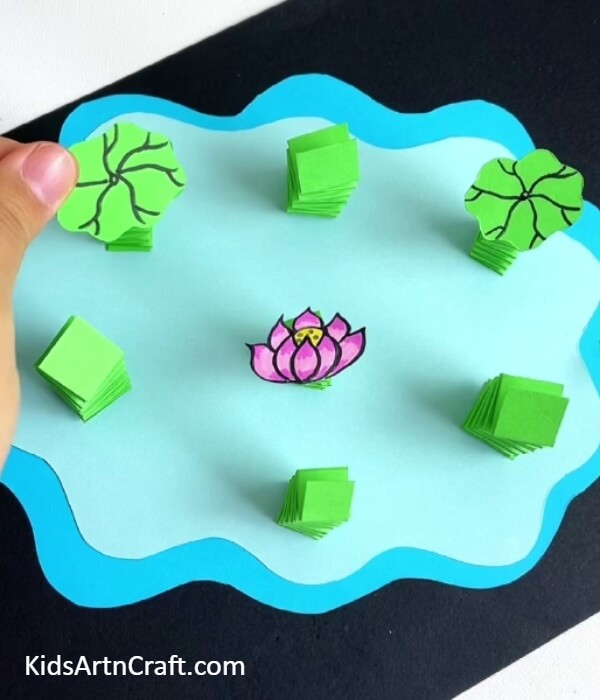 Make A Lotus Flower-A Guide to Making a Frog and Lotus Pond with Paper for Newcomers 