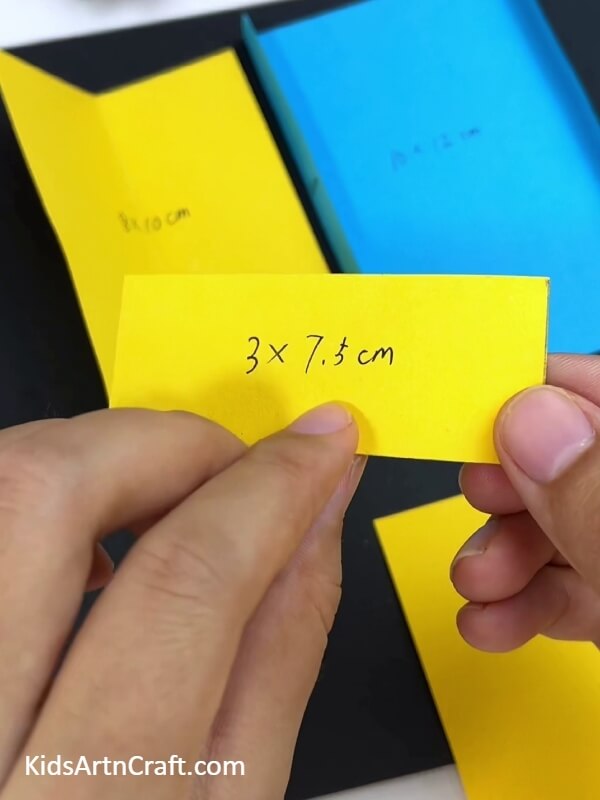 Measurements on the Yellow Paper-A Tutorial on How to Construct an Entertaining Paper Dog Toy